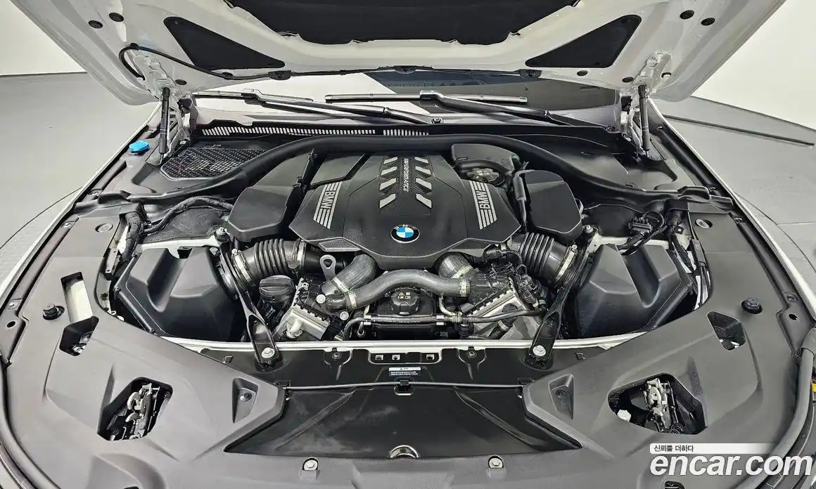BMW 8-Series 2024 4.4 гидро в Москве № 1616147, фото 6