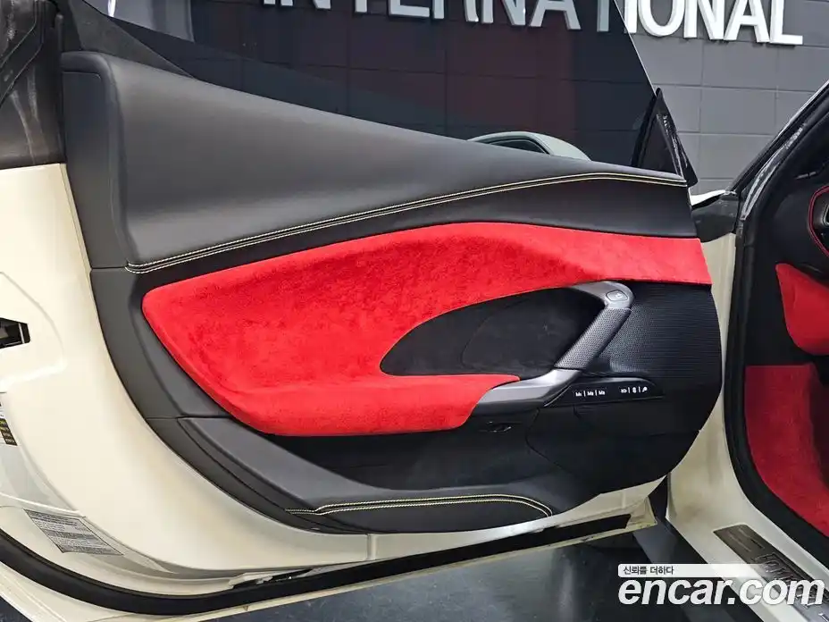 Ferrari 296 2023 3.0 гидро в Москве № 1617186, фото 9