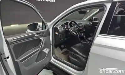 Volkswagen Tiguan 2022 2.0 гидро в Москве № 1623464, миниатюра 10
