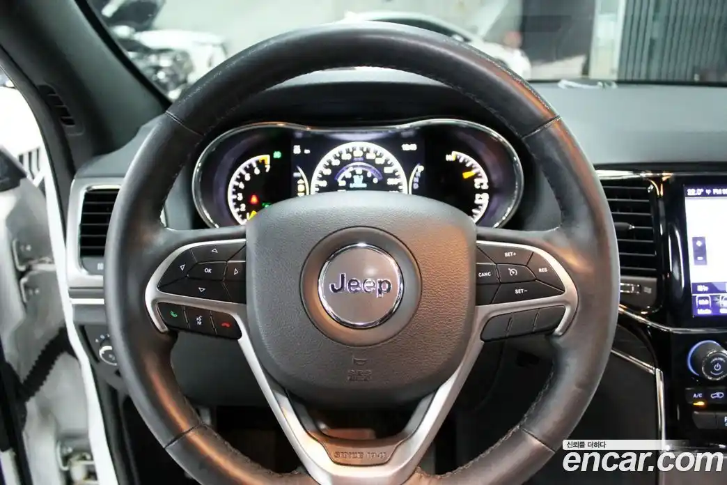 Jeep Cherokee 2019 3.6 гидро в Москве № 1624255, фото 12