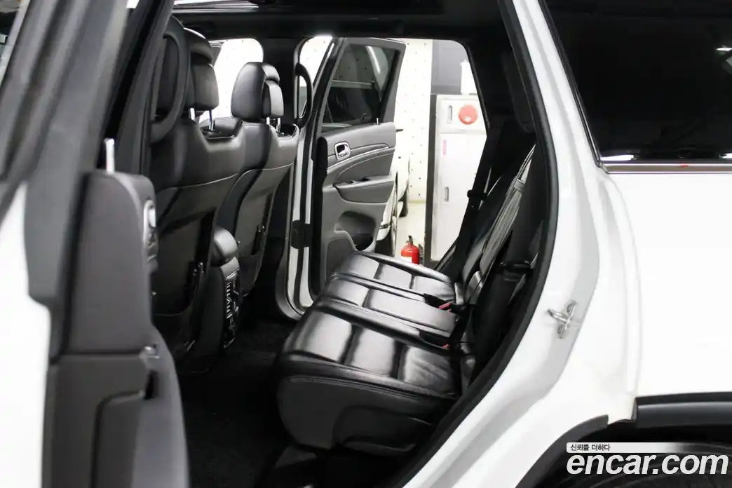 Jeep Cherokee 2019 3.6 гидро в Москве № 1624255, фото 14