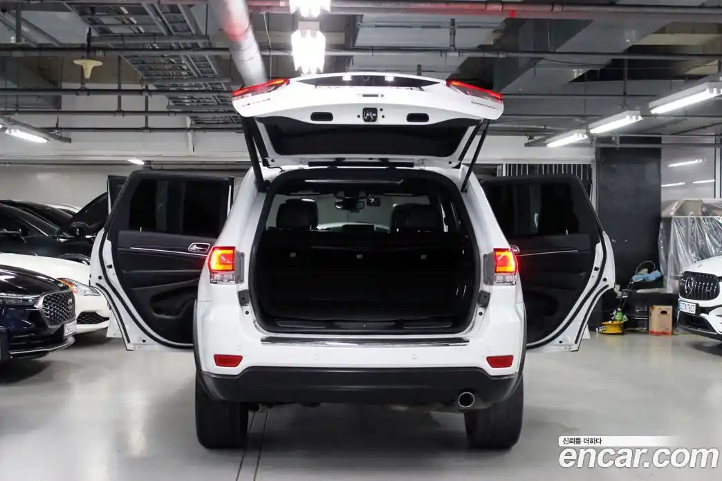Jeep Cherokee 2019 3.6 гидро в Москве № 1624255, фото 20