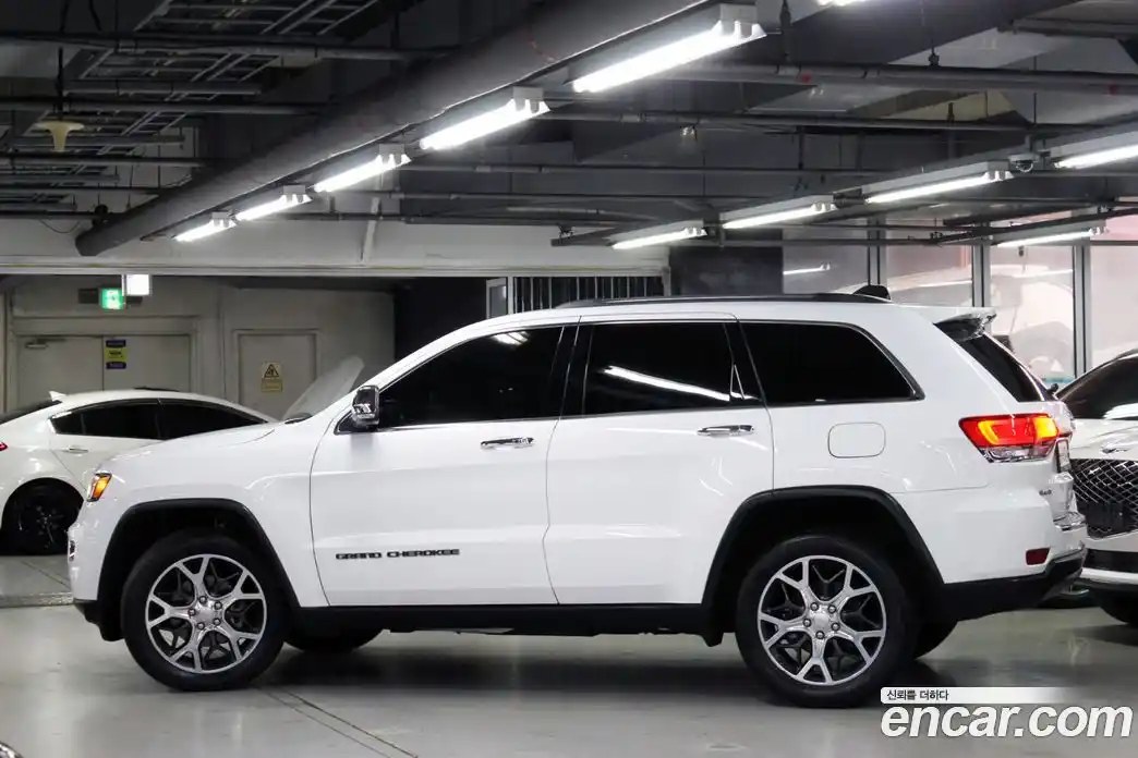 Jeep Cherokee 2019 3.6 гидро в Москве № 1624255, фото 4