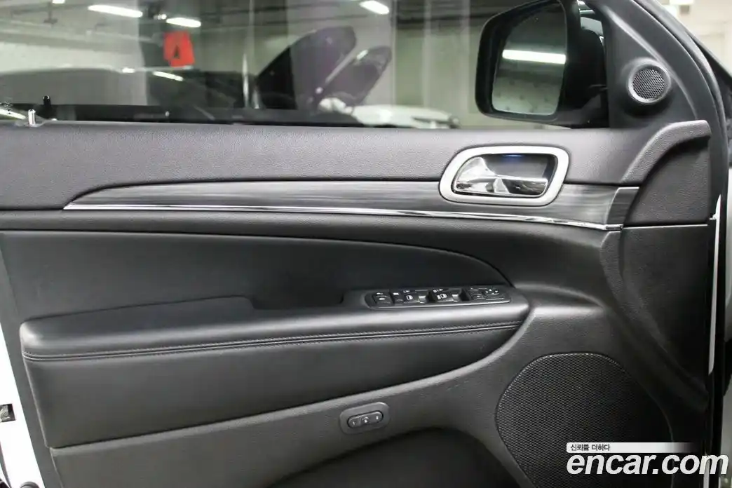 Jeep Cherokee 2019 3.6 гидро в Москве № 1624255, фото 7