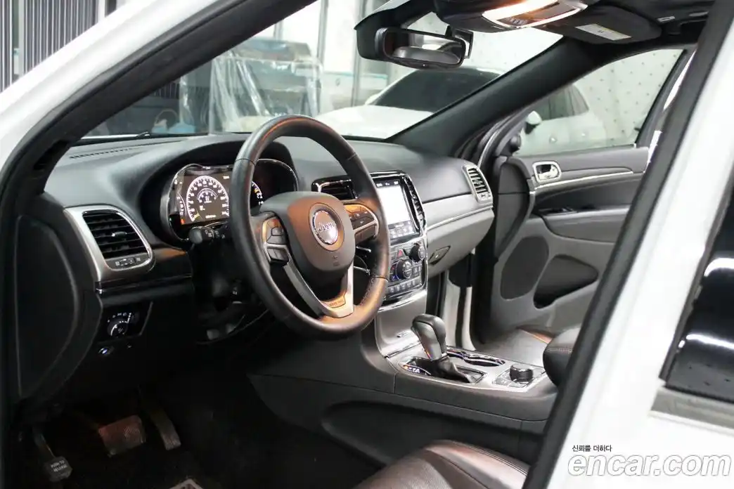 Jeep Cherokee 2019 3.6 гидро в Москве № 1624255, фото 8