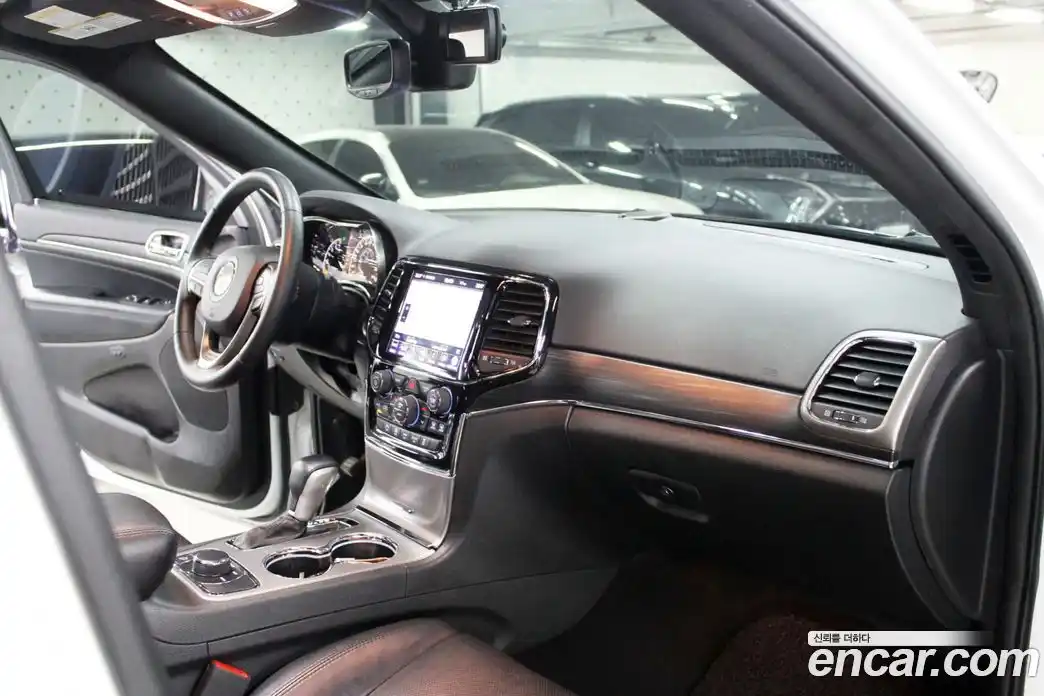 Jeep Cherokee 2019 3.6 гидро в Москве № 1624255, фото 10