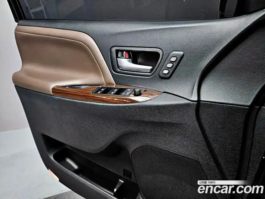 Toyota Sienna 2018 3.5 гидро в Москве № 1624387, фото 18