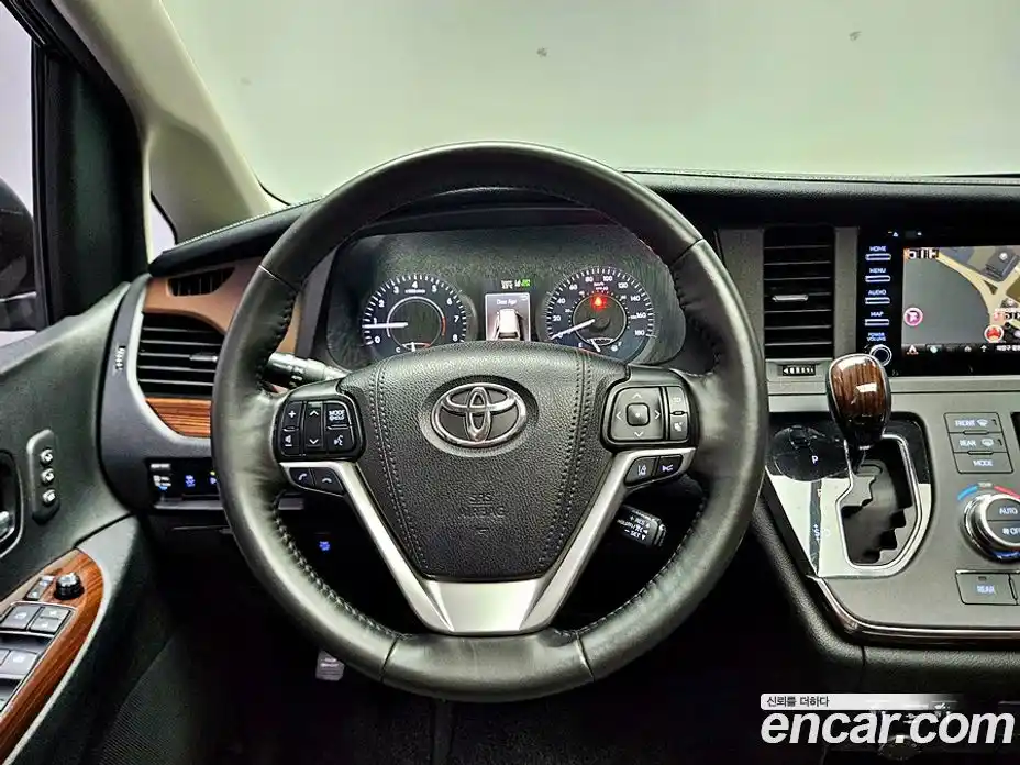 Toyota Sienna 2018 3.5 гидро в Москве № 1624387, фото 6