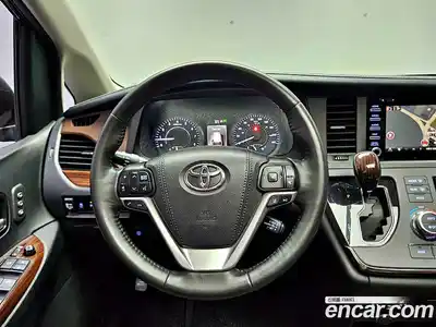 Toyota Sienna 2018 3.5 гидро в Москве № 1624387, миниатюра 6