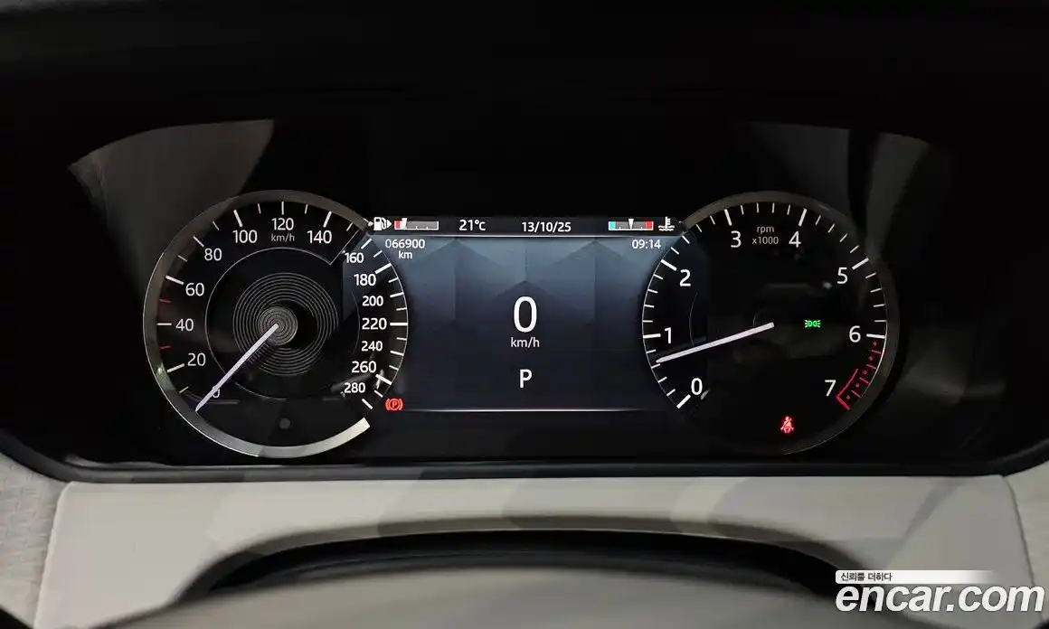 Land Rover Range-Rover Velar 2023 2.0 гидро в Москве № 166144, фото 8