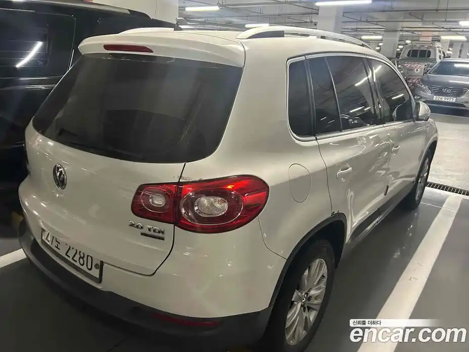 Volkswagen Tiguan 2010 2.0 гидро в Москве № 169300, фото 5
