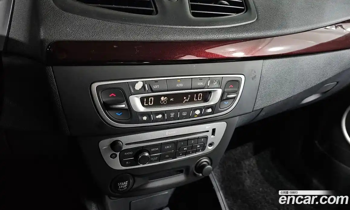 Renault SM3 2014 1.6 гидро в Москве № 1615717, фото 17