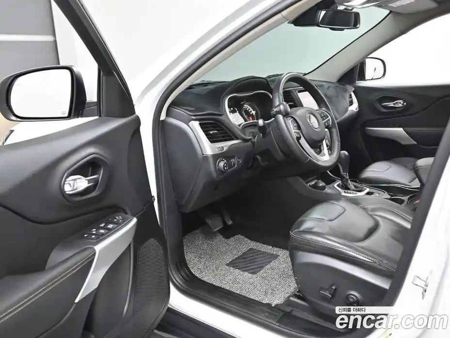 Jeep Cherokee 2018 2.4 гидро в Москве № 1624269, фото 11