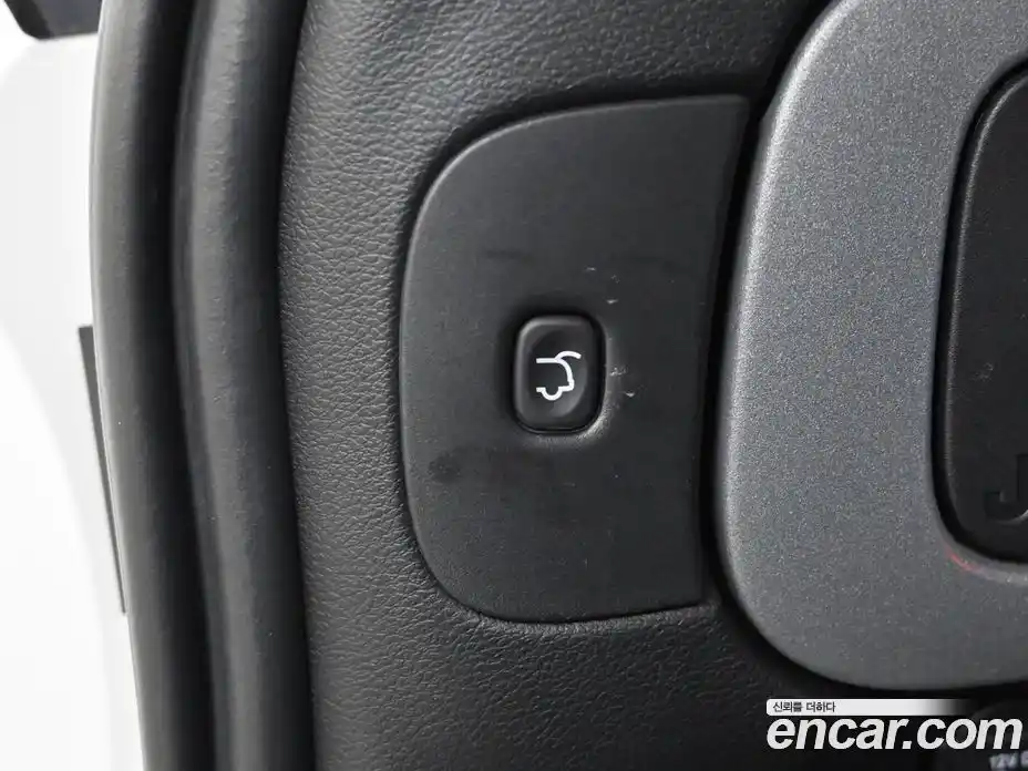 Jeep Cherokee 2018 2.4 гидро в Москве № 1624269, фото 20