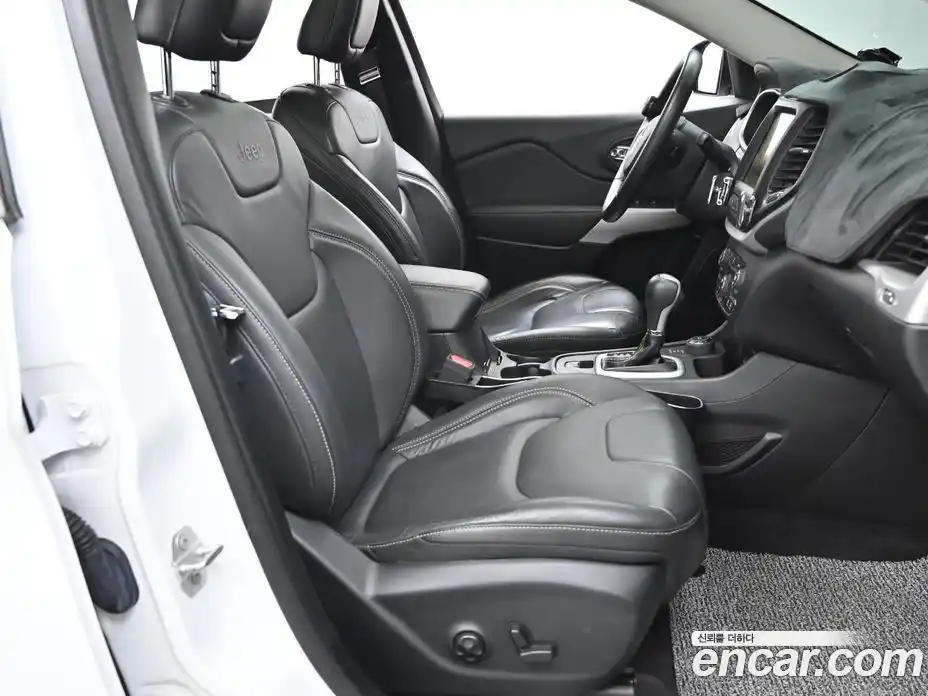 Jeep Cherokee 2018 2.4 гидро в Москве № 1624269, фото 10
