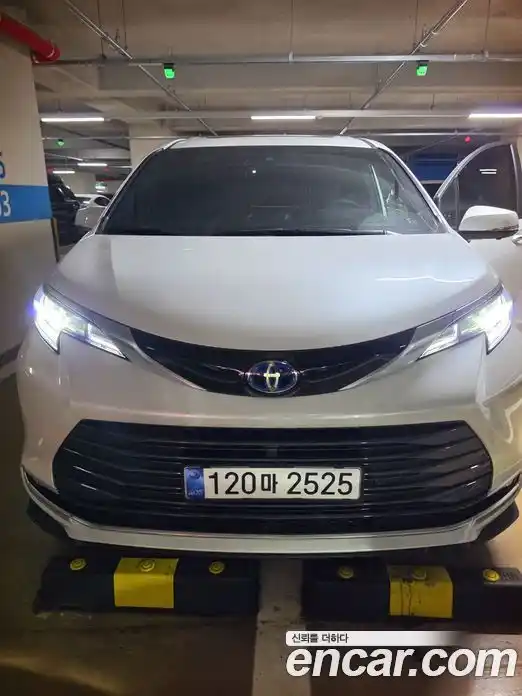 Toyota Sienna 2025 2.5 гидро в Москве № 1624461, фото 2