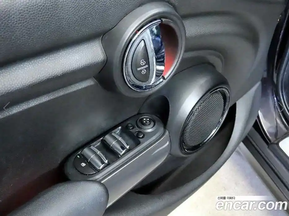 Mini Cooper 2015 1.5 гидро в Москве № 1692659, фото 13