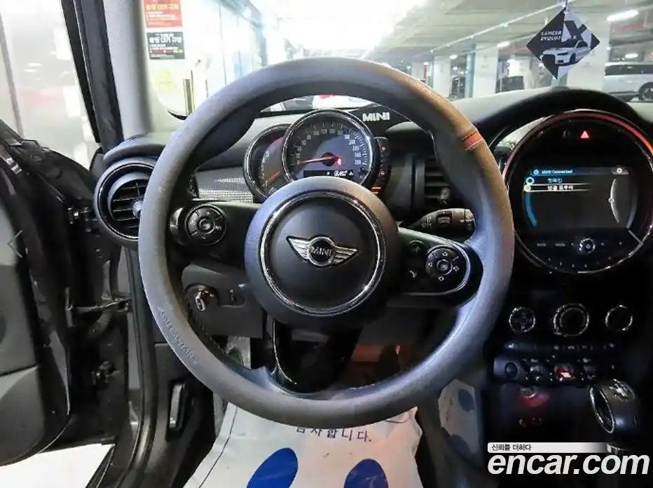 Mini Cooper 2015 1.5 гидро в Москве № 1692659, фото 8