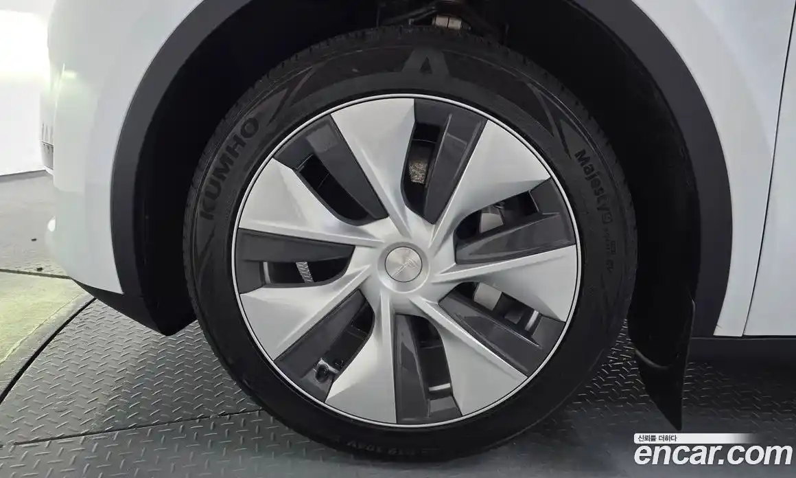 Tesla Model Y 2024 0.2 гидро в Москве № 1692704, фото 4