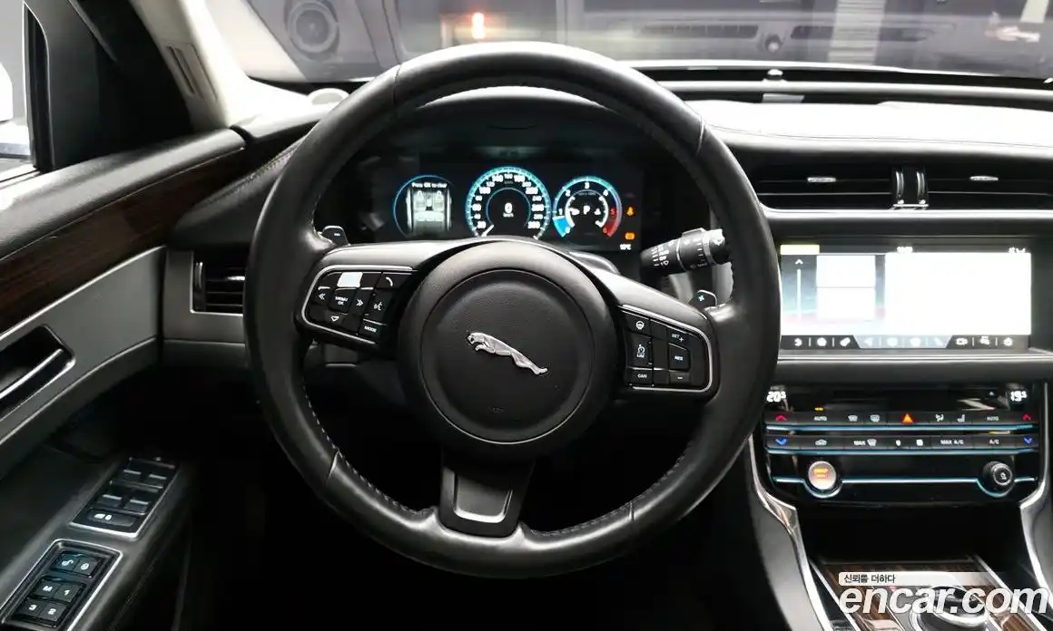 Jaguar XF 2016 2.0 гидро в Москве № 1698816, фото 13
