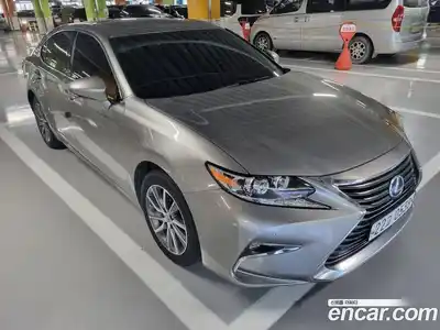 Lexus ES, 2016