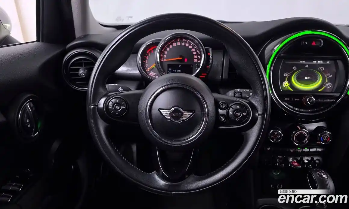 Mini Cooper 2015 1.5 гидро в Москве № 1692437, фото 12