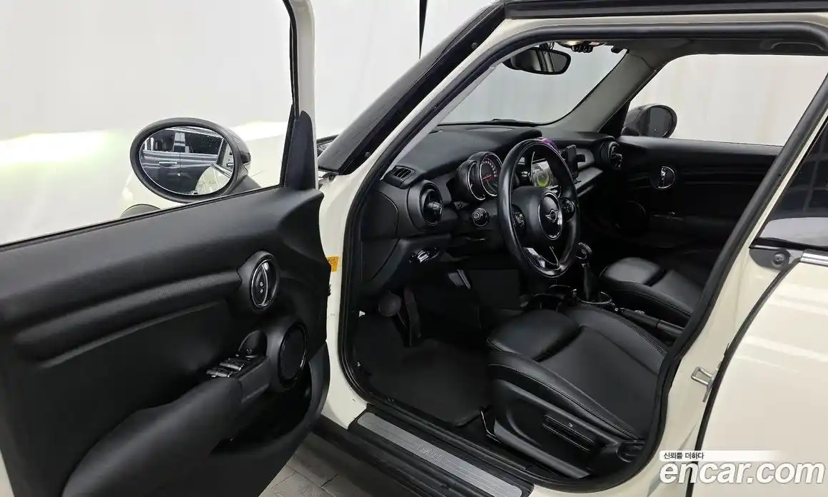 Mini Cooper 2015 1.5 гидро в Москве № 1692437, фото 10