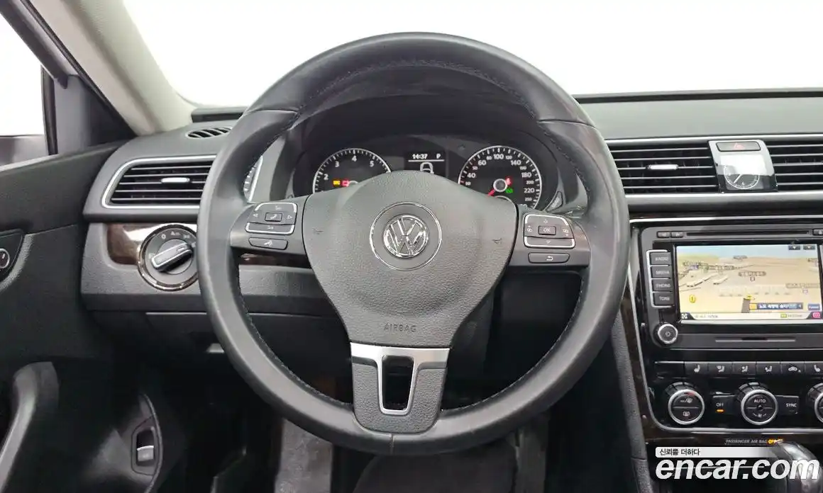 Volkswagen Passat 2014 2.5 гидро в Москве № 1693325, фото 11