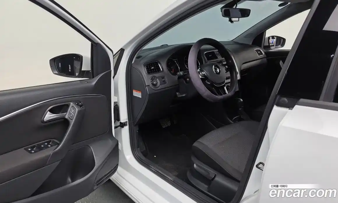 Volkswagen Polo 2015 1.4 гидро в Москве № 1693391, фото 10