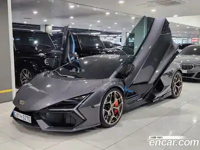Lamborghini Revuelto