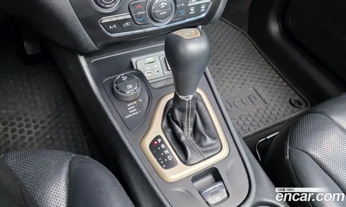 Jeep Cherokee 2015 2.0 гидро в Москве № 1694795, фото 9