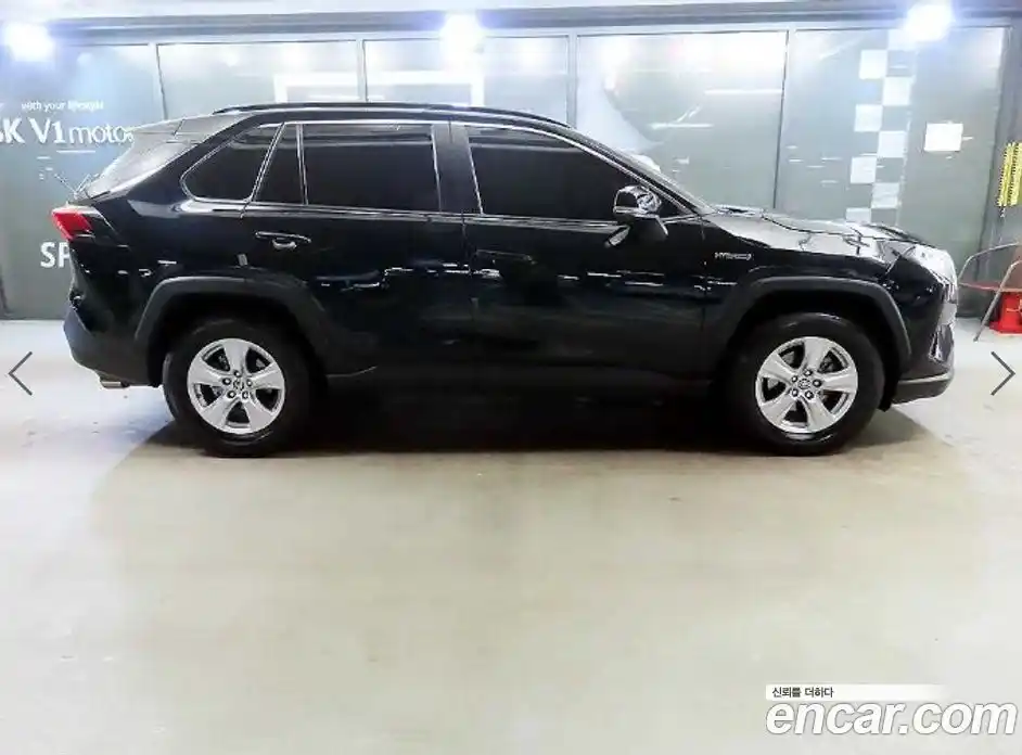 Toyota RAV4 2020 2.5 гидро в Москве № 1696015, фото 3