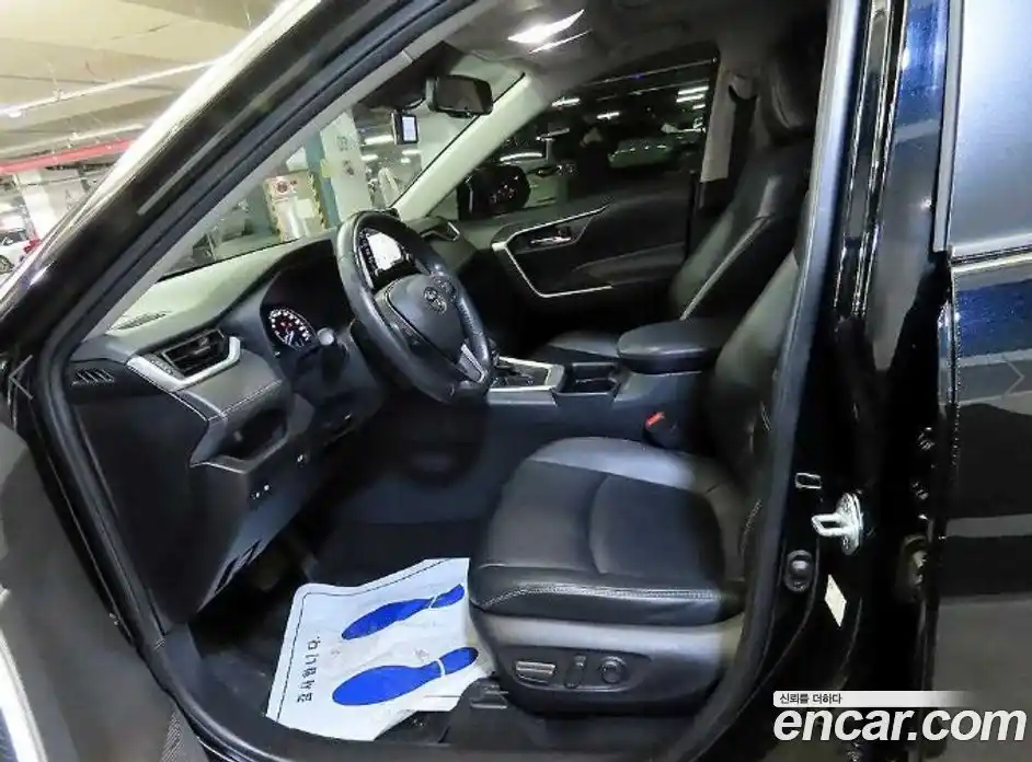 Toyota RAV4 2020 2.5 гидро в Москве № 1696015, фото 6