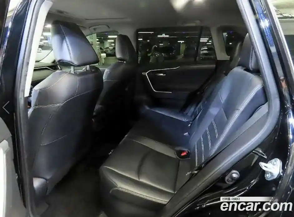Toyota RAV4 2020 2.5 гидро в Москве № 1696015, фото 7