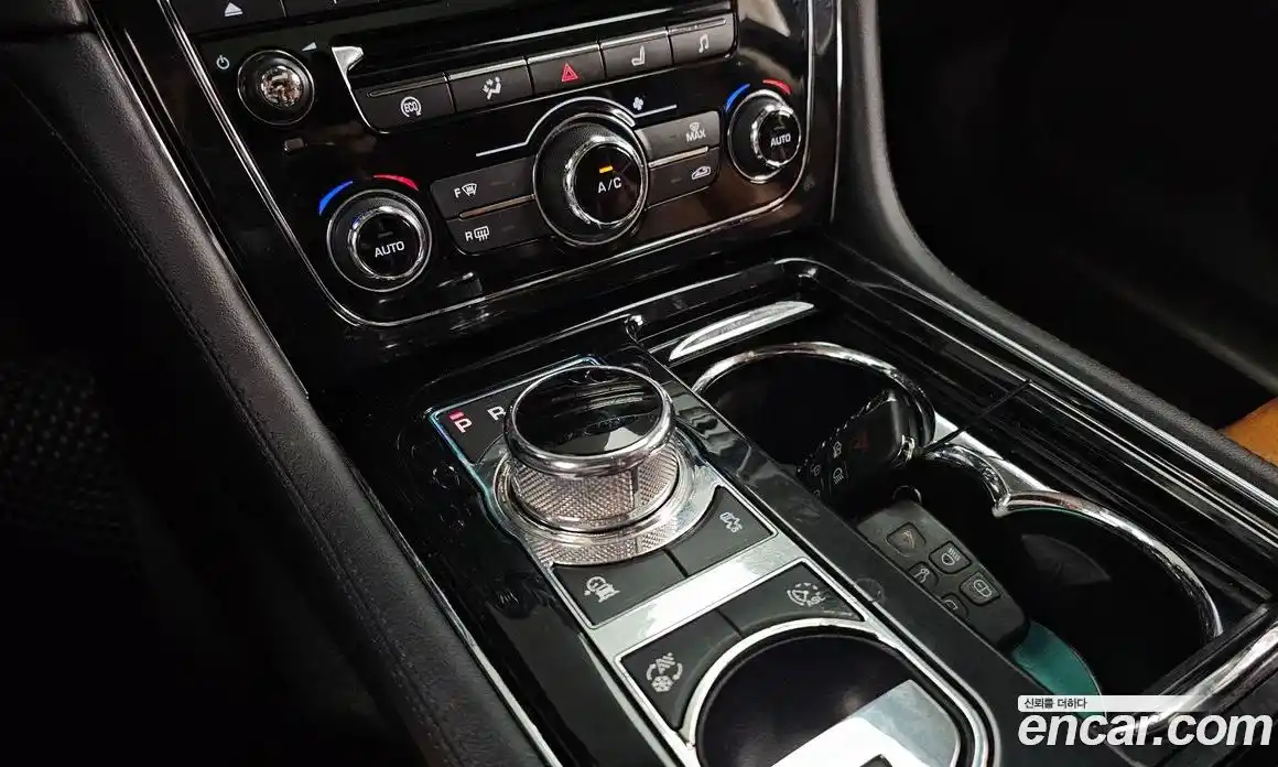 Jaguar XJ 2016 3.0 гидро в Москве № 1698829, фото 9
