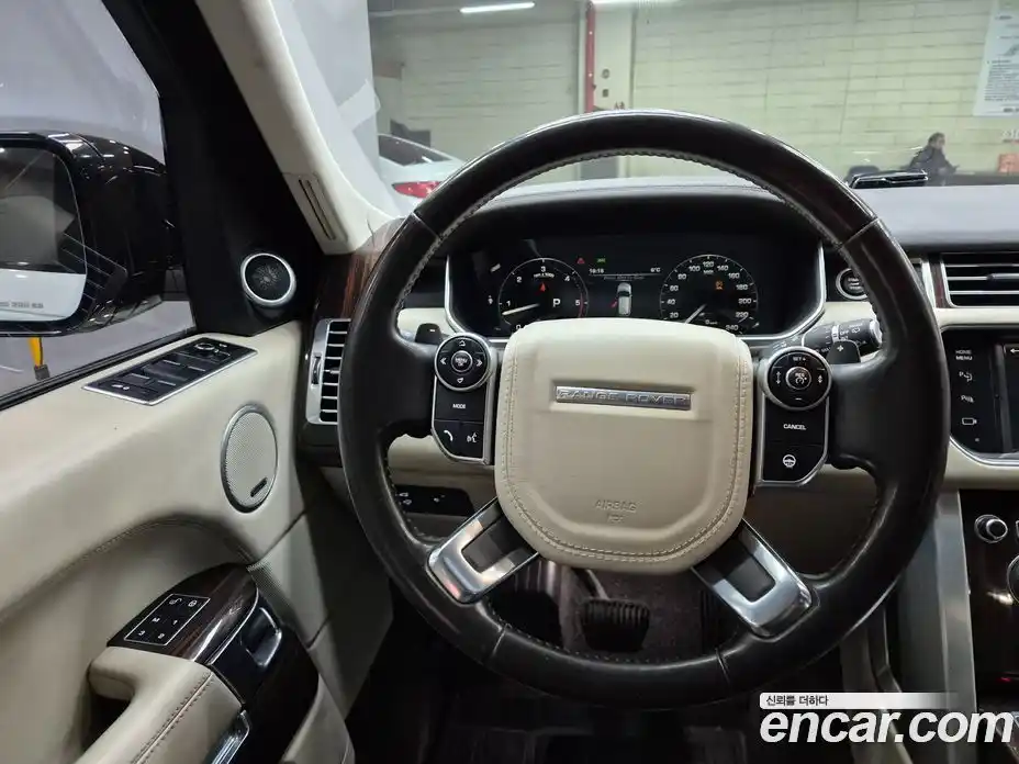 Land Rover Range-Rover 2015 4.4 гидро в Москве № 231353, фото 8
