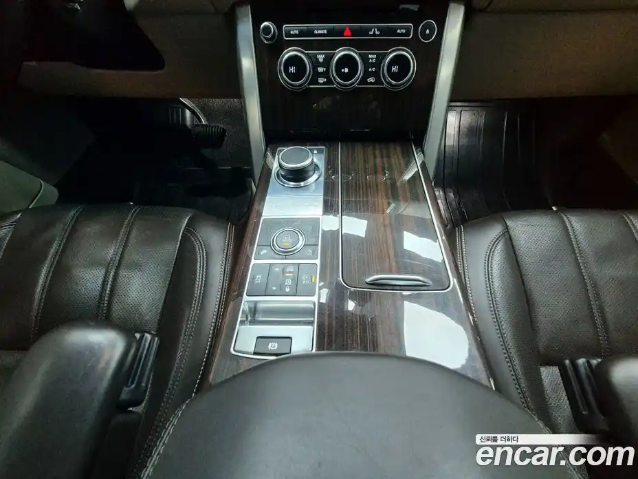 Land Rover Range-Rover 2015 4.4 гидро в Москве № 231353, фото 9
