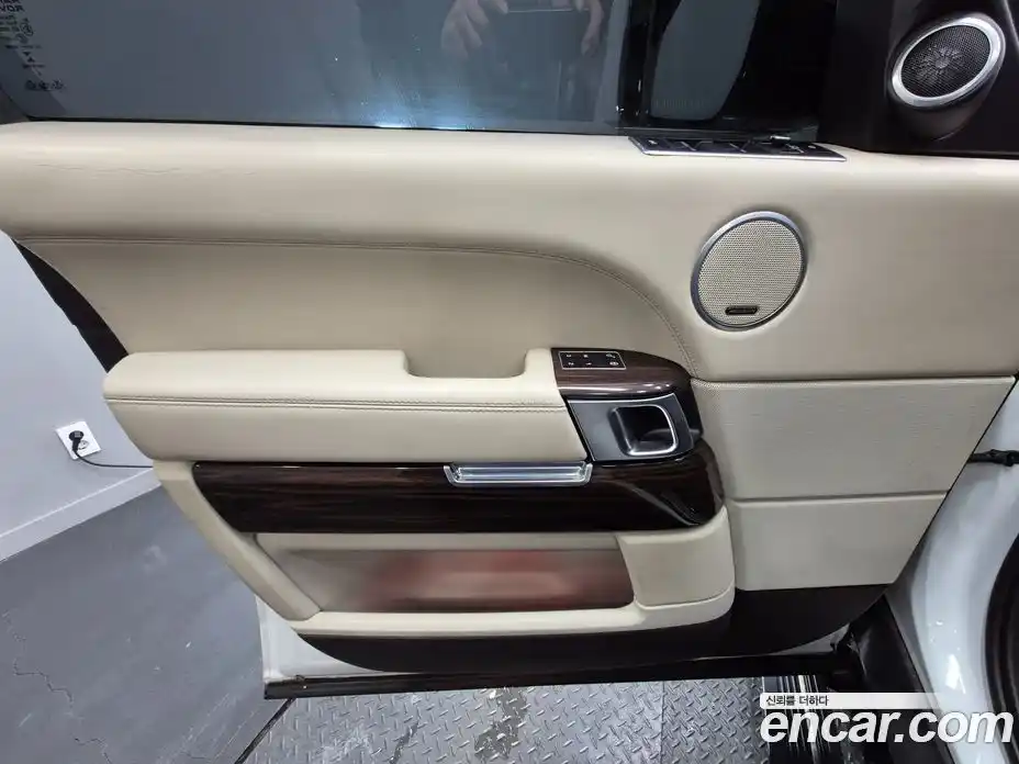 Land Rover Range-Rover 2015 4.4 гидро в Москве № 231353, фото 10