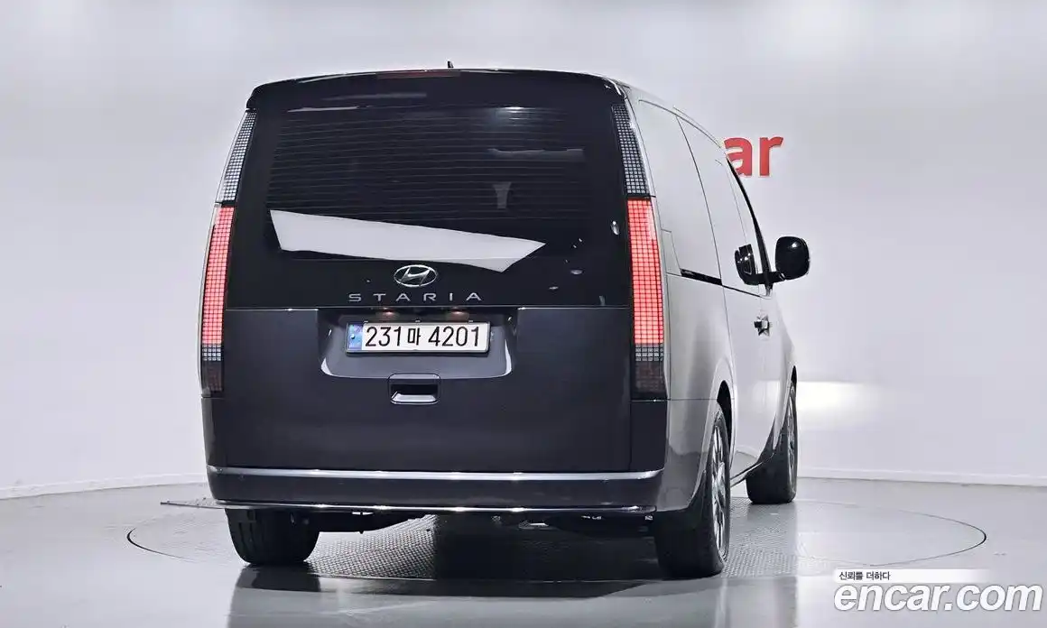 Hyundai Staria 2023 2.2 гидро в Москве № 6030, фото 4