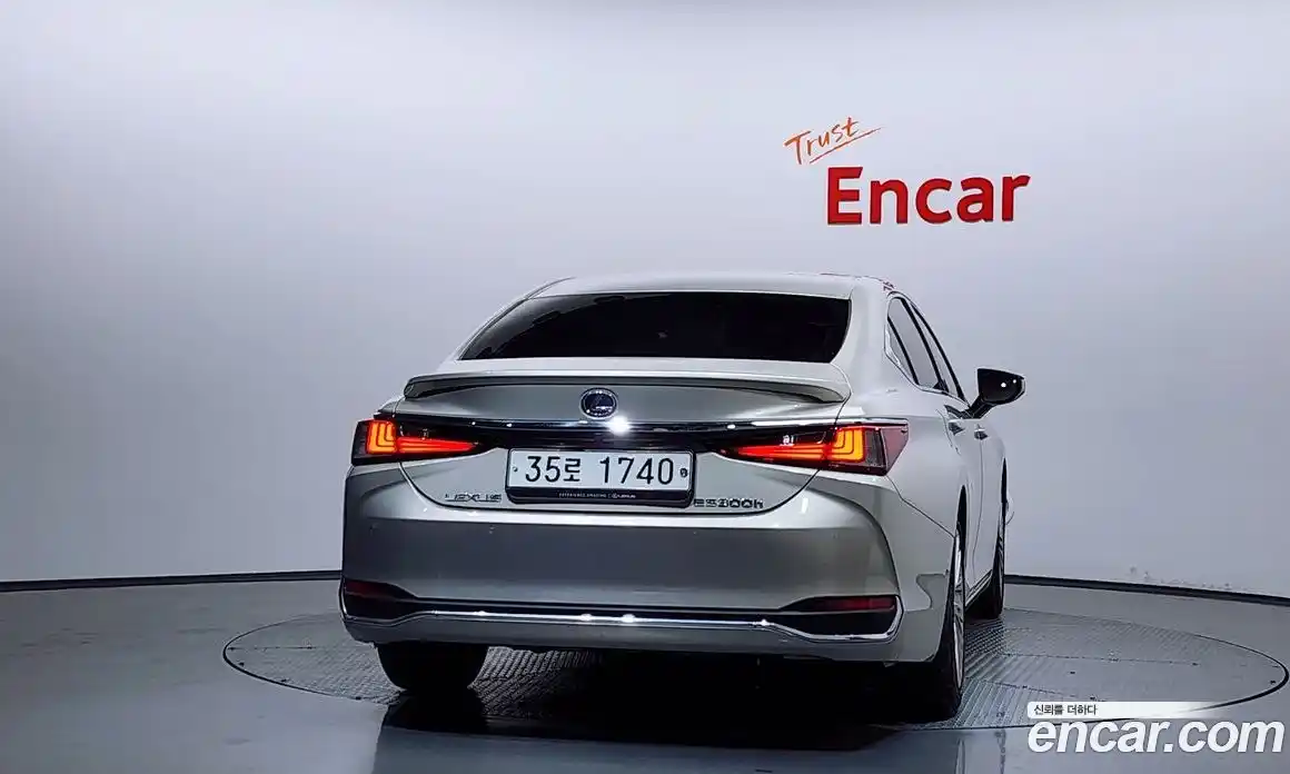 Lexus ES 2019 2.5 гидро в Москве № 1692904, фото 4