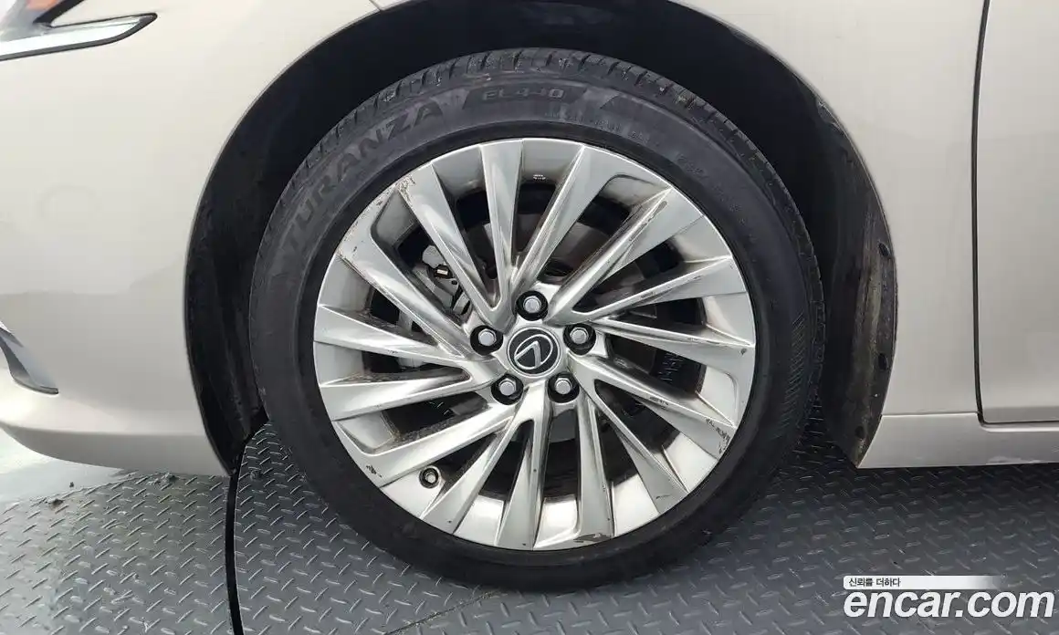 Lexus ES 2019 2.5 гидро в Москве № 1692904, фото 5