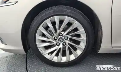 Lexus ES 2019 2.5 гидро в Москве № 1692904, миниатюра 5