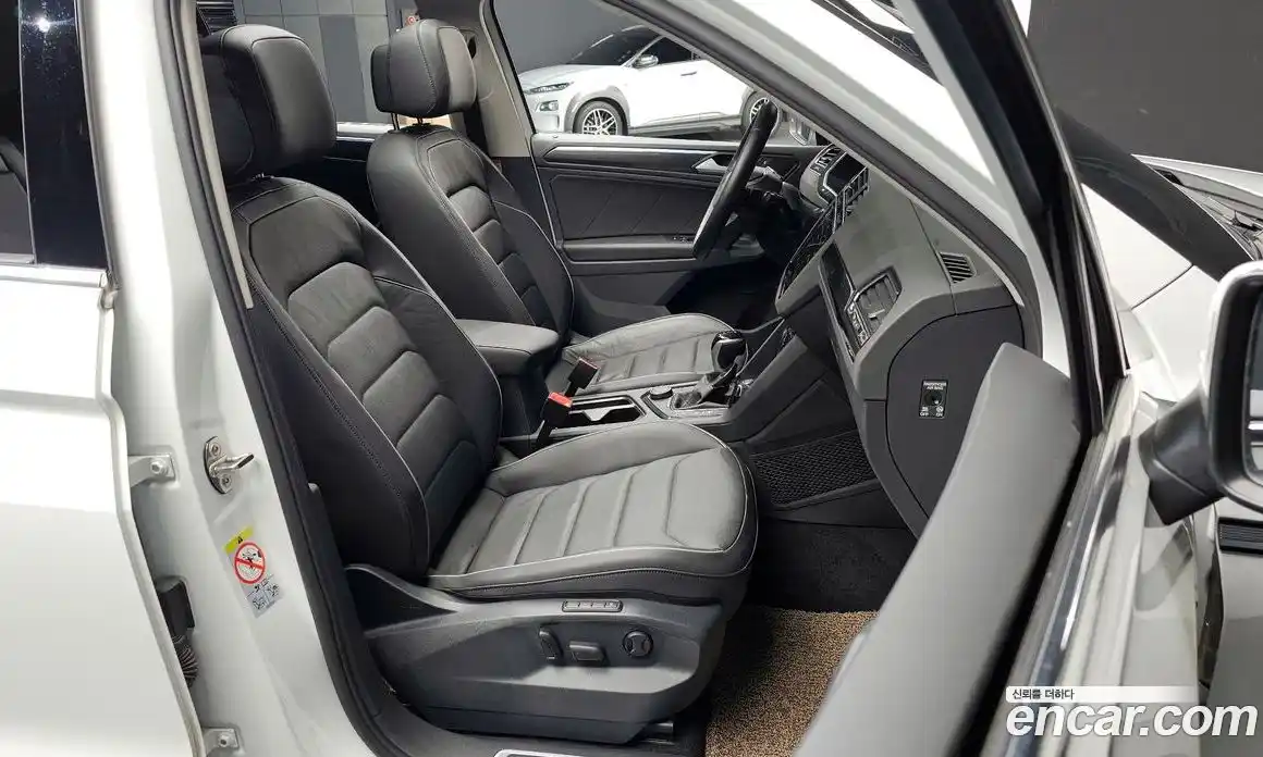 Volkswagen Tiguan 2023 2.0 гидро в Москве № 1693105, фото 11