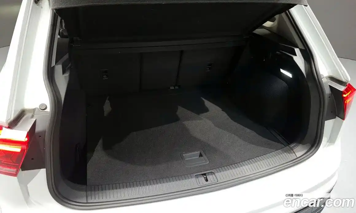 Volkswagen Tiguan 2023 2.0 гидро в Москве № 1693105, фото 20