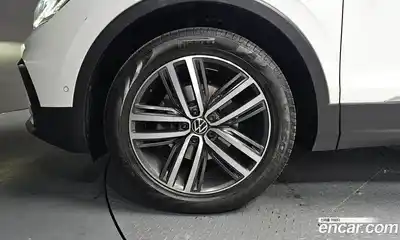 Volkswagen Tiguan 2023 2.0 гидро в Москве № 1693105, миниатюра 5