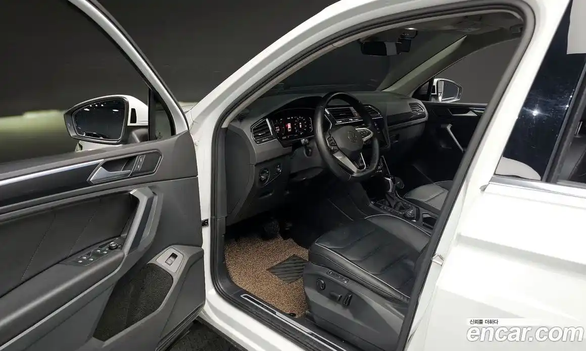 Volkswagen Tiguan 2023 2.0 гидро в Москве № 1693105, фото 10
