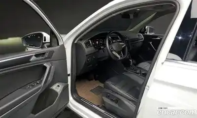 Volkswagen Tiguan 2023 2.0 гидро в Москве № 1693105, миниатюра 10