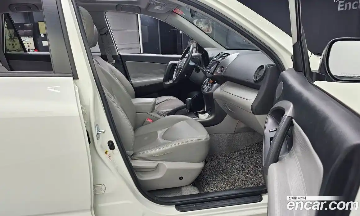 Toyota RAV4 2012 2.5 гидро в Москве № 1695905, фото 11