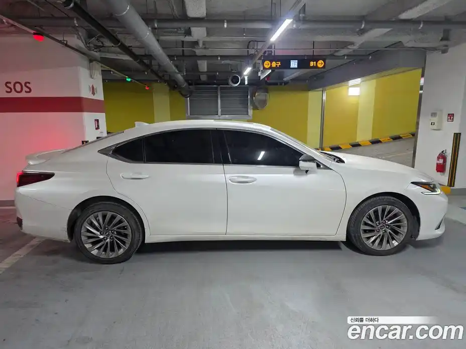 Lexus ES 2024 2.5 гидро в Москве № 214783, фото 3