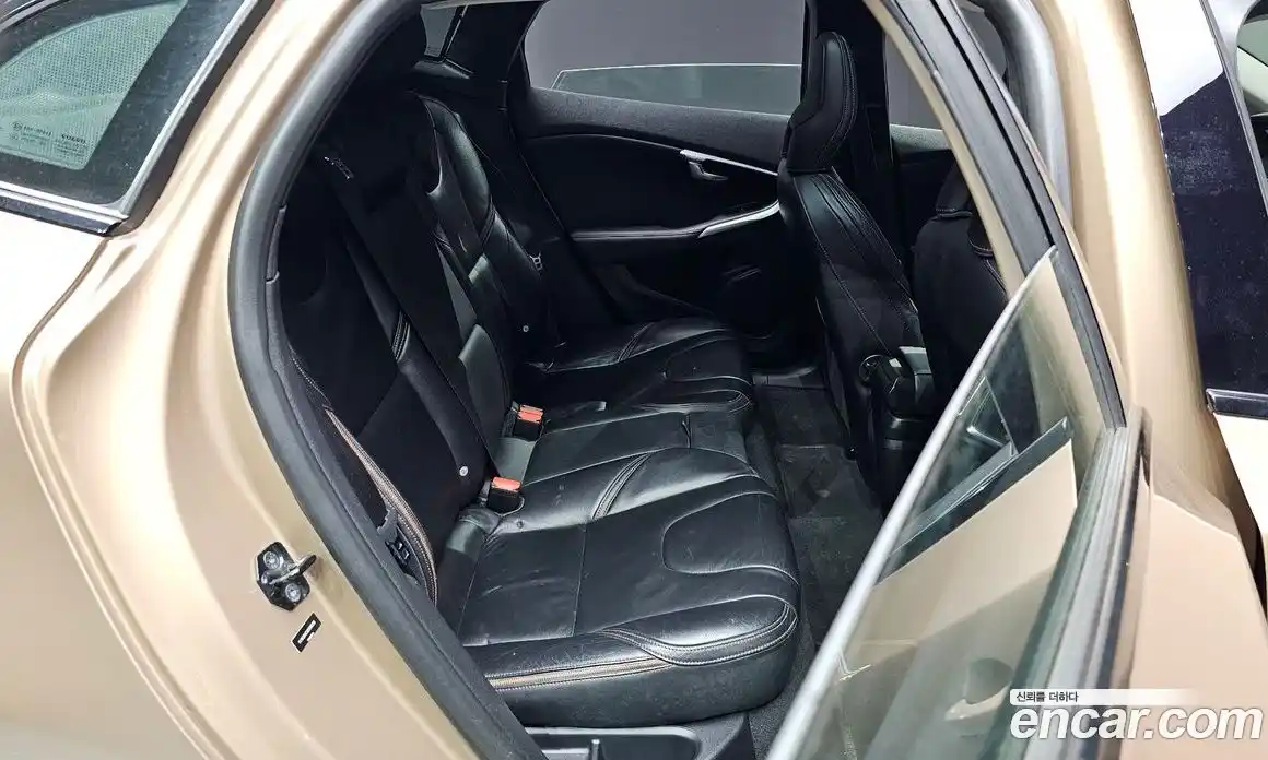 Volvo V40 2013 2.0 гидро в Москве № 229594, фото 11